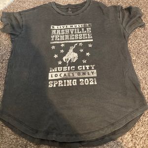 Aerie T, oversized. Like New.